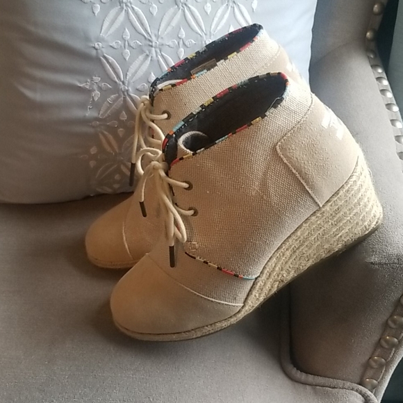 TOMS Burlap Suede Desert Wedge Bootie - Picture 3 of 7